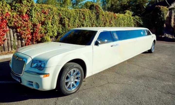 Лімузин Chrysler 300