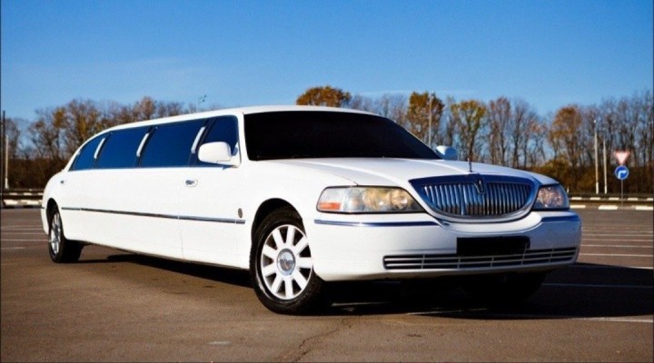 Лімузин Lincoln Town Car