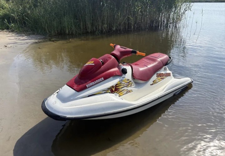 Водний мотоцикл Bombardier Sea-Doo 750