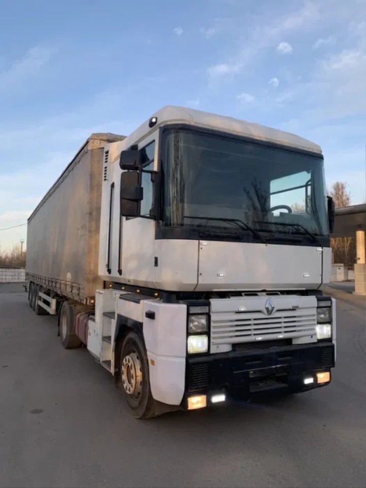 Автопоезд Renault Magnum с полуприцепом BURG